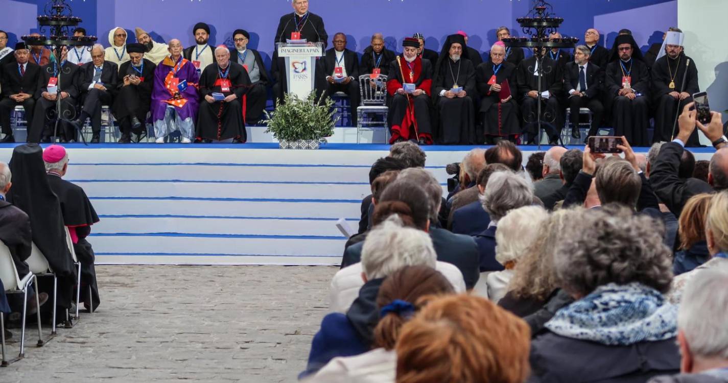 Milhares de pessoas presentes no encerramento do Encontro Internacional pela Paz (com fotos)