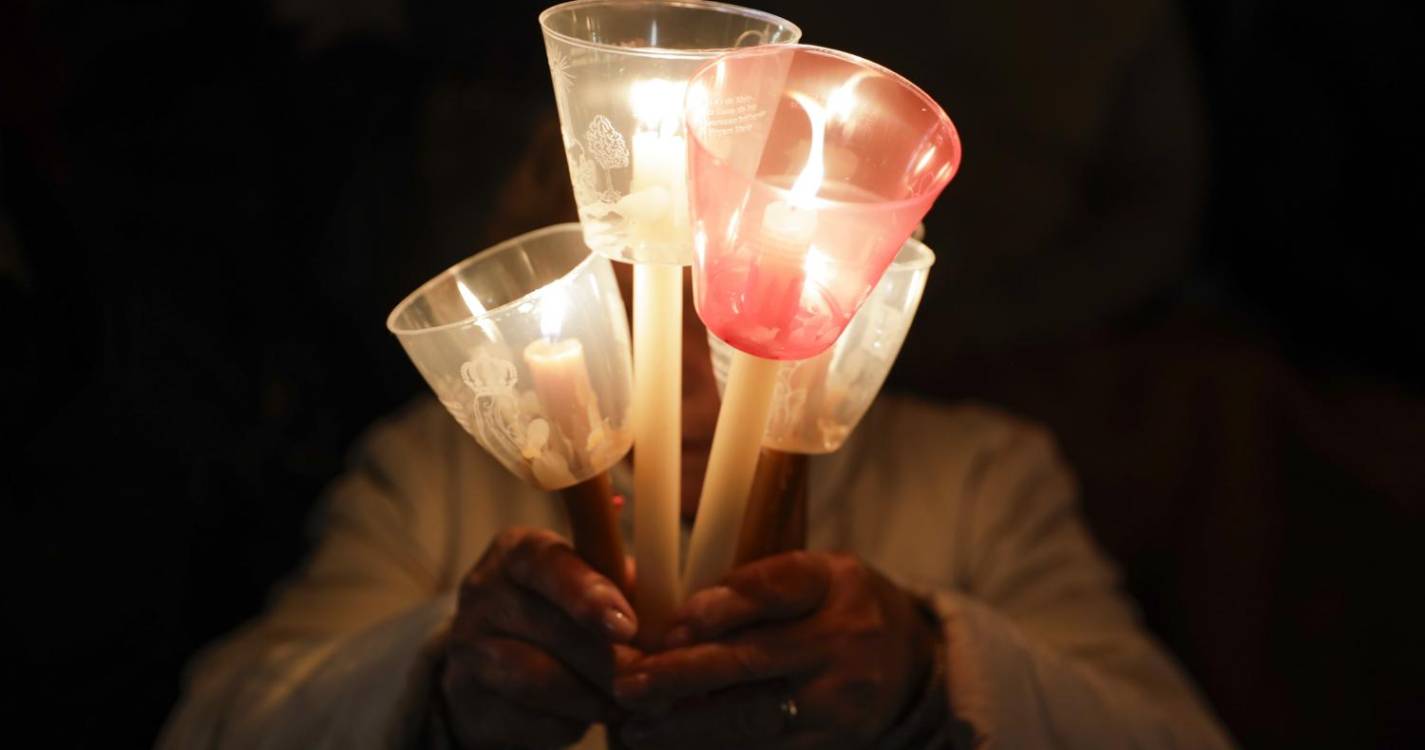 Milhares participam na procissão das velas do 13 de Maio em Fátima