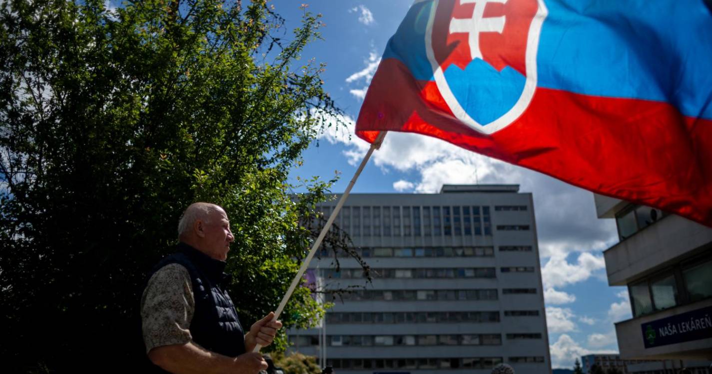 Primeiro-ministro eslovaco “estável” uma semana após tentativa de assassínio