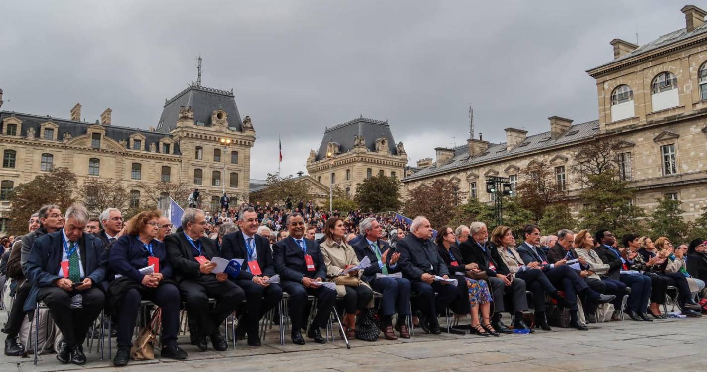 Milhares de pessoas presentes no encerramento do Encontro Internacional pela Paz (com fotos)