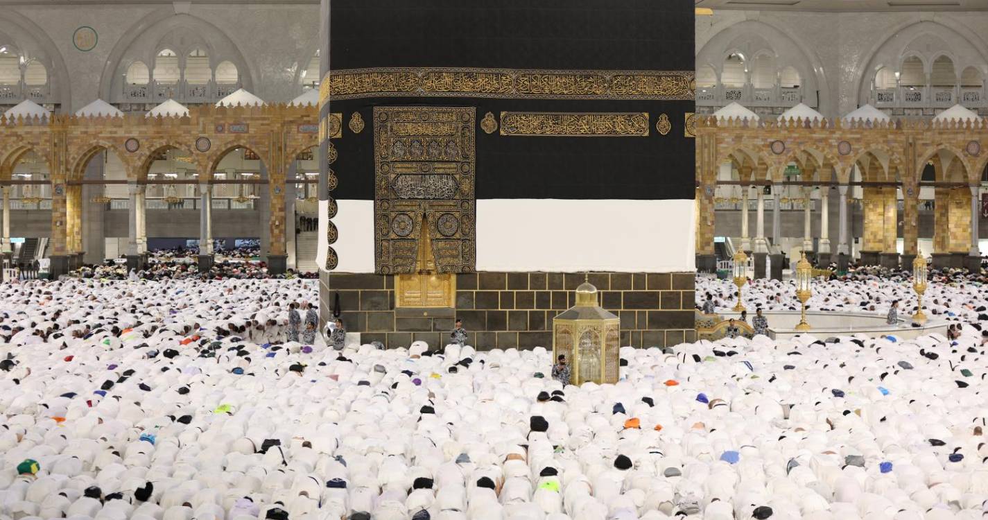 Número de mortos na peregrinação a Meca sobe para mais de 900 devido ao calor