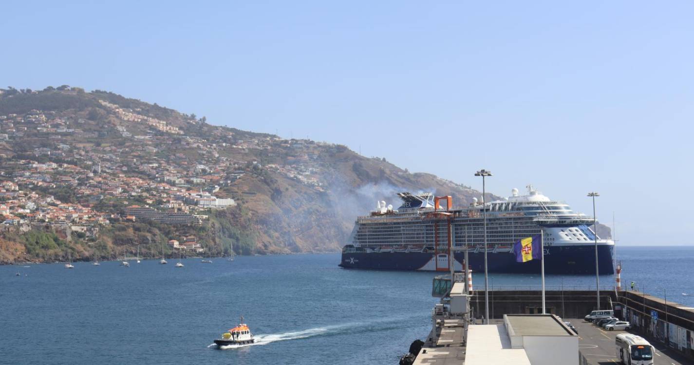 Celebrity Apex e Seven Seas Mariner no Porto do Funchal