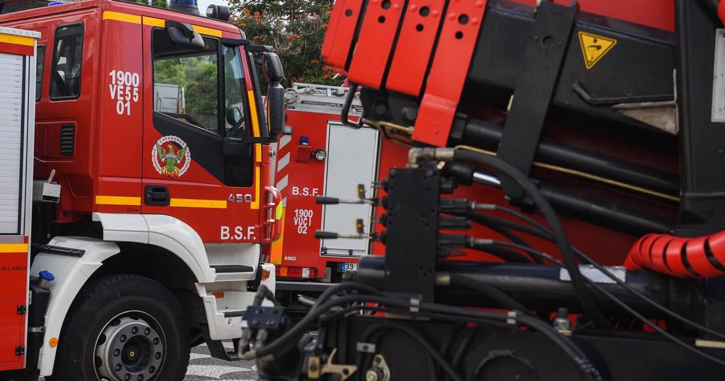 Comida esquecida no forno ativa suspeita de incêndio e mobiliza 26 bombeiros no Funchal