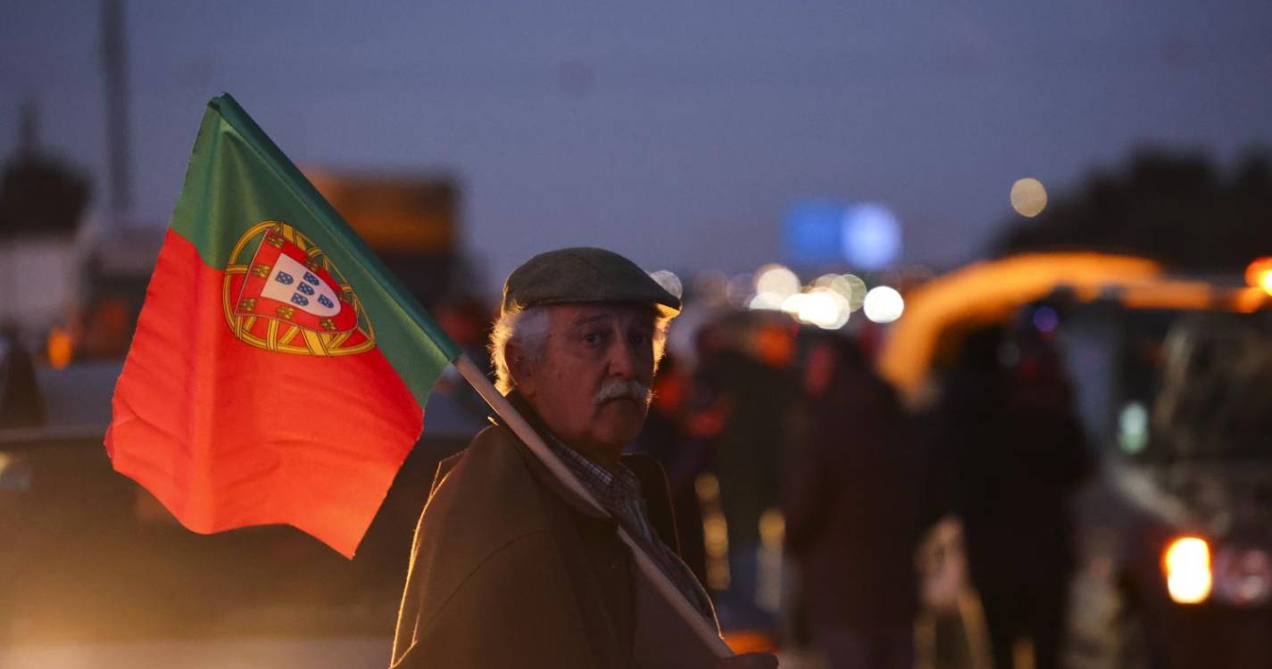 Agricultores portugueses saem à rua para protestar (com fotos)