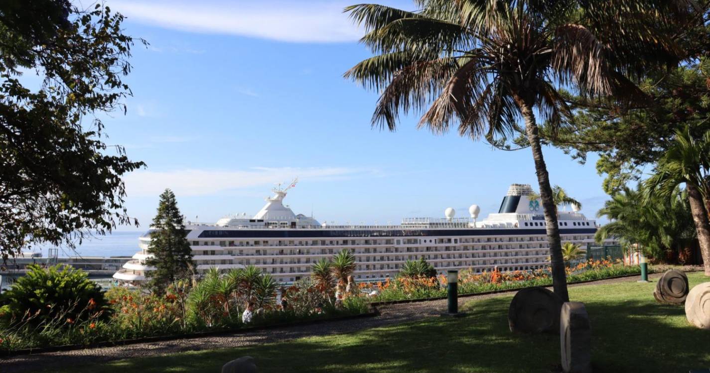 ‘Crystal Serenity’ faz movimentar 862 pessoas no Funchal