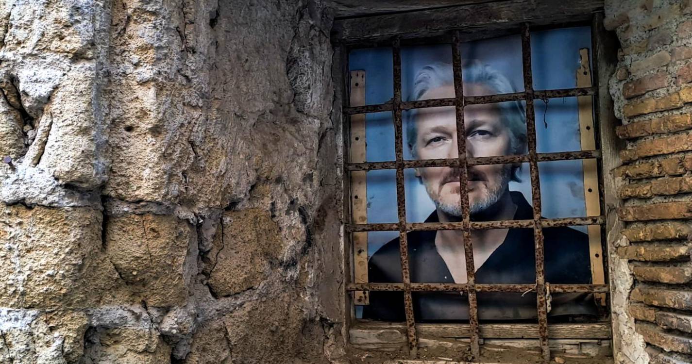 ONU saúda fim da detenção de fundador da WikiLeaks