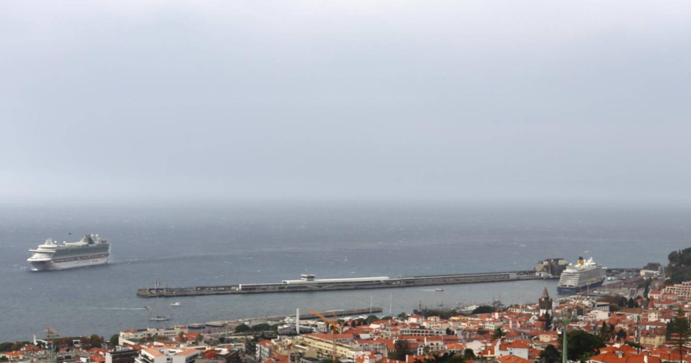 Quatro navios na Pontinha este fim de semana movimentam mais de 10 mil passageiros