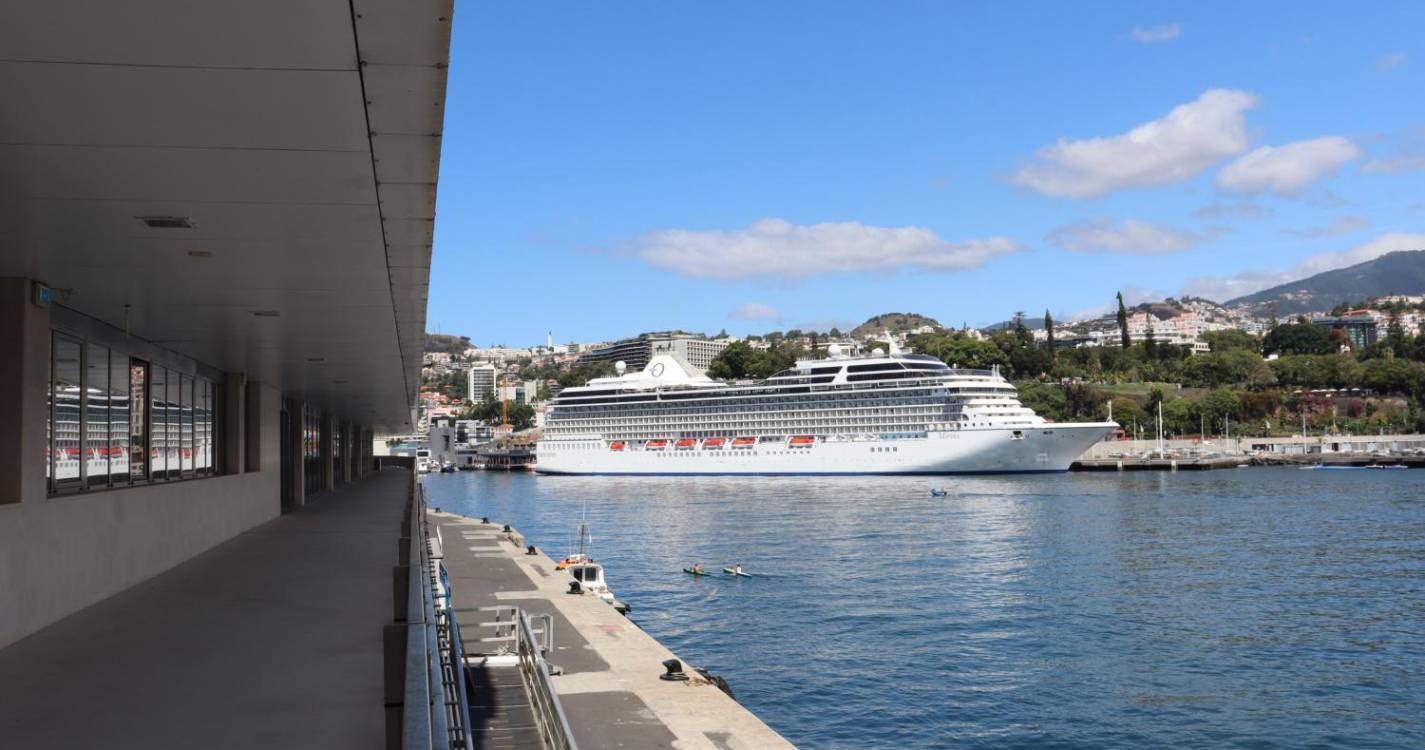 Porto do Funchal recebe o ‘Marina’ com 1990 pessoas