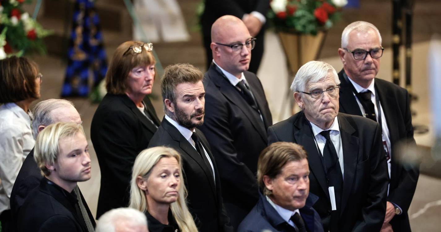 Óbito/Eriksson: Beckham entre os presentes no funeral do antigo treinador