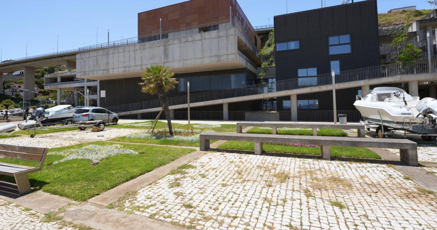 Santa Cruz pede medidas urgentes para estacionamento abusivo no largo da ribeira da Boaventura