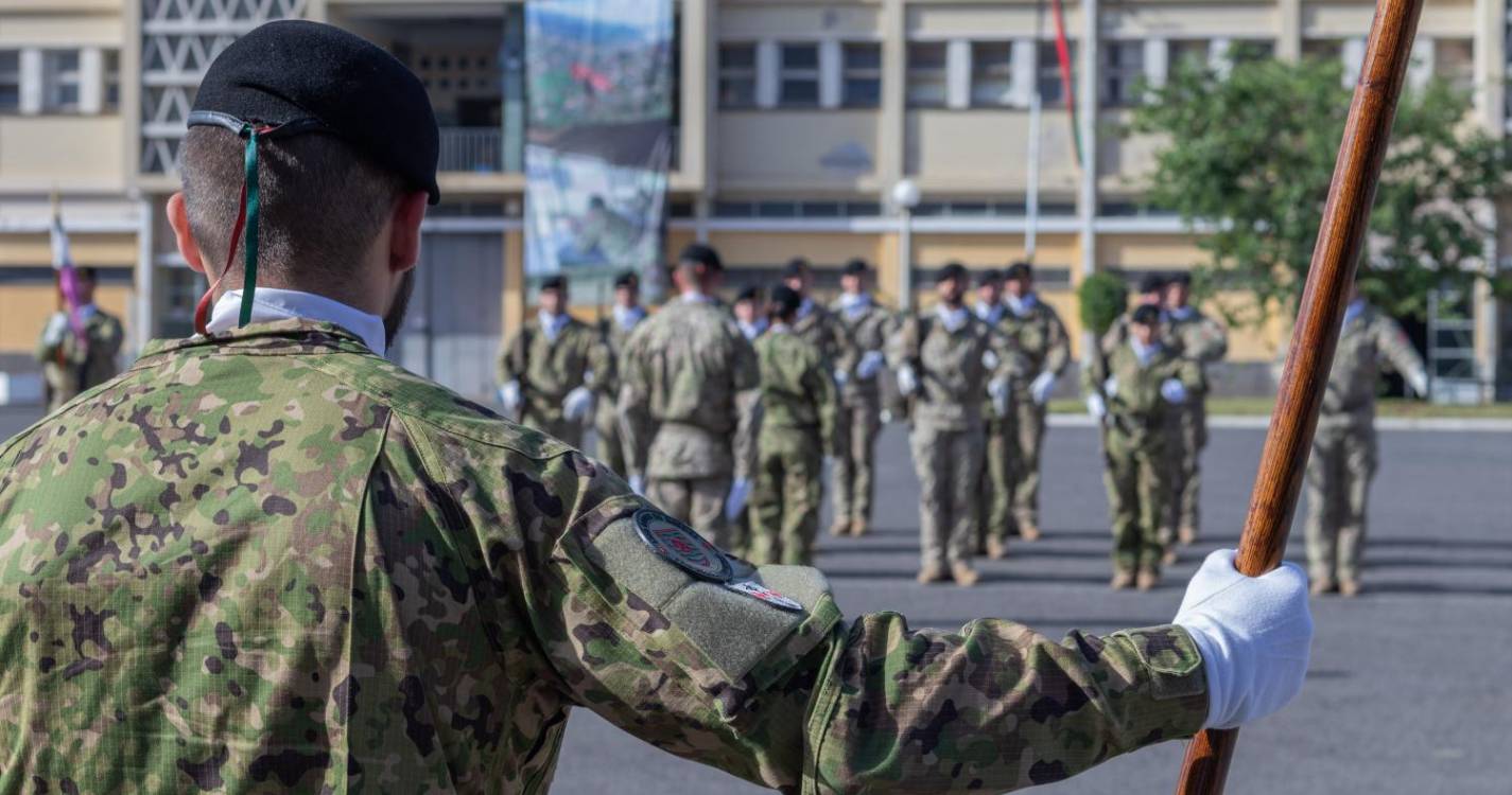 Ministro quer aumentar em quase 10 mil número de efetivos nas Forças Armadas