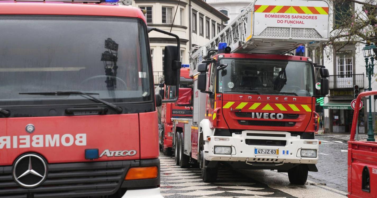 Desabamento de prédio deixou 11 pessoas desalojadas na Rua da Infância