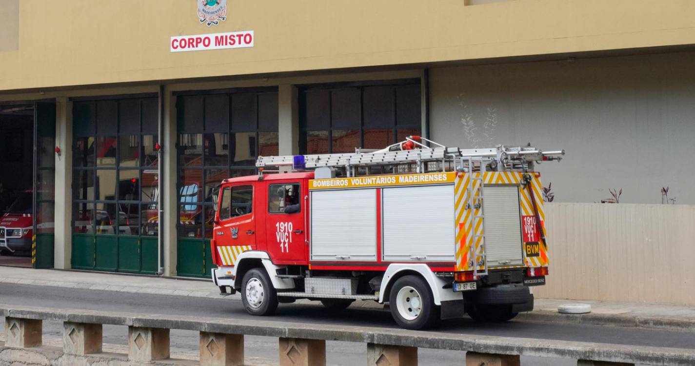 Bombeiros mobilizados para suspeita de incêndio em habitação no Alto da Pena