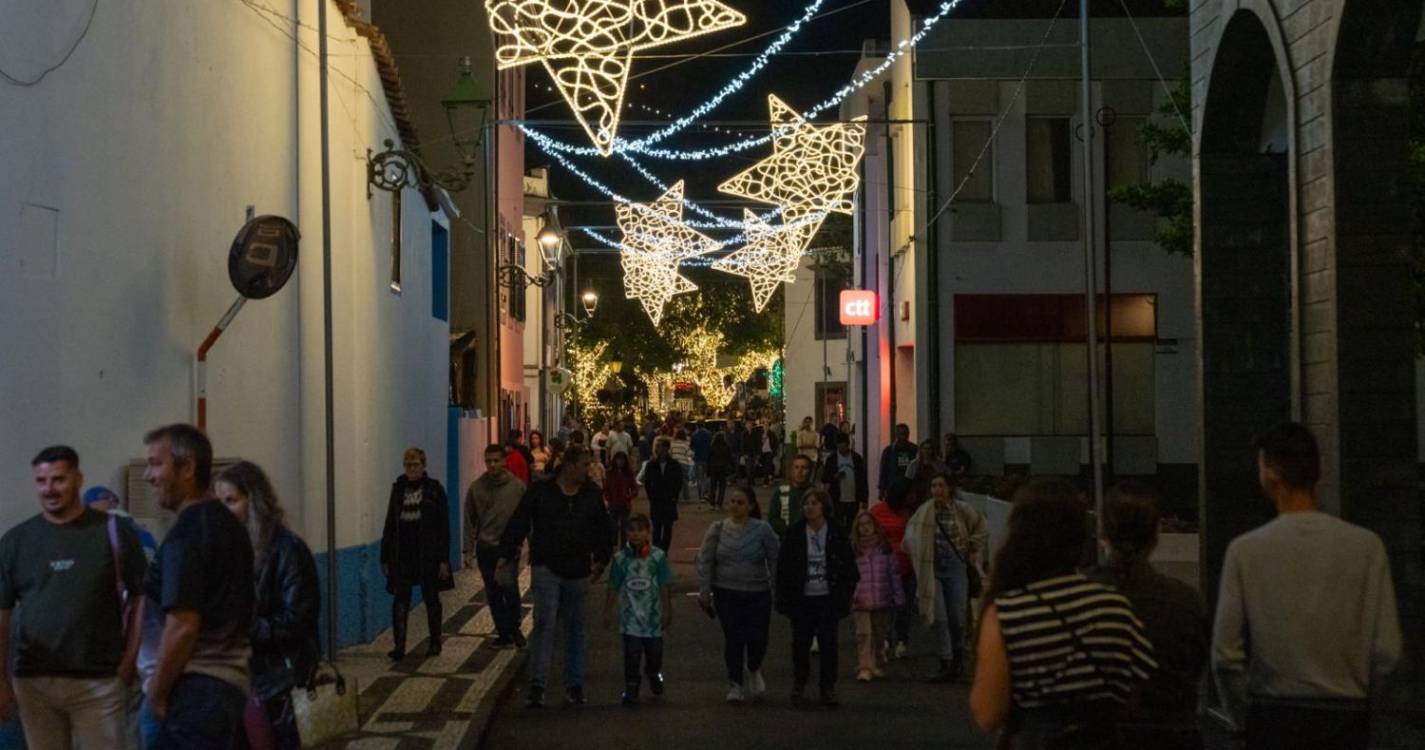 Veja a iluminação e decoração de Natal em Santa Cruz