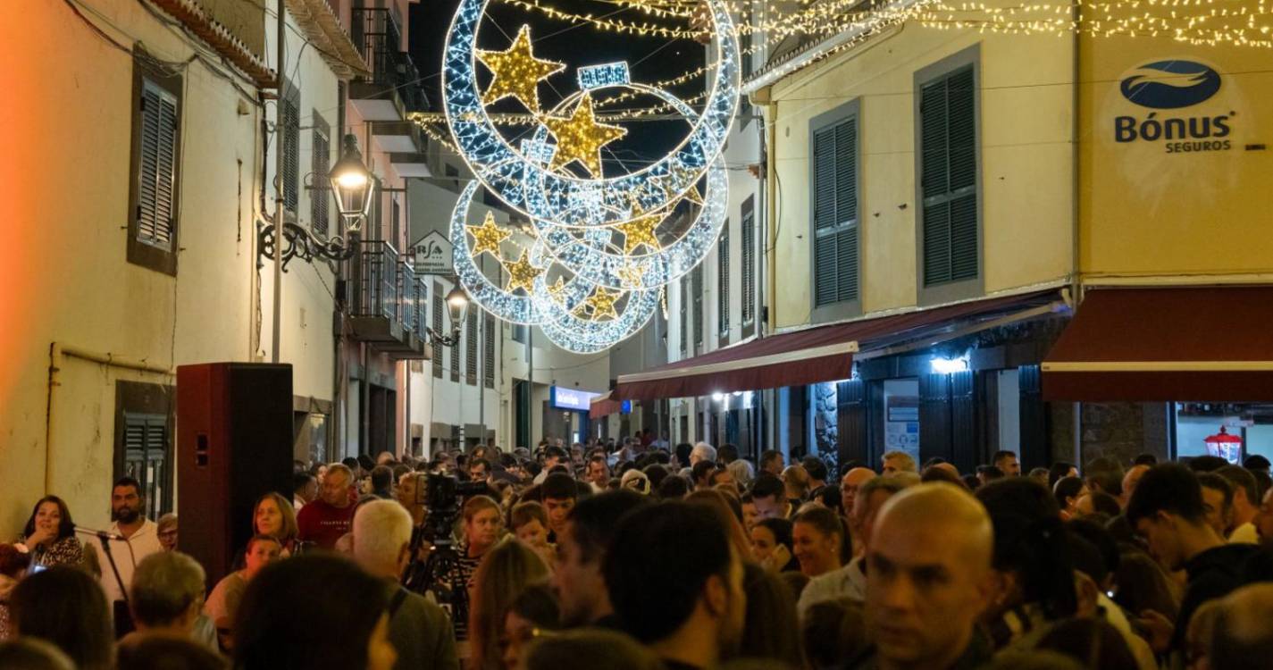 Veja a iluminação e decoração de Natal em Santa Cruz