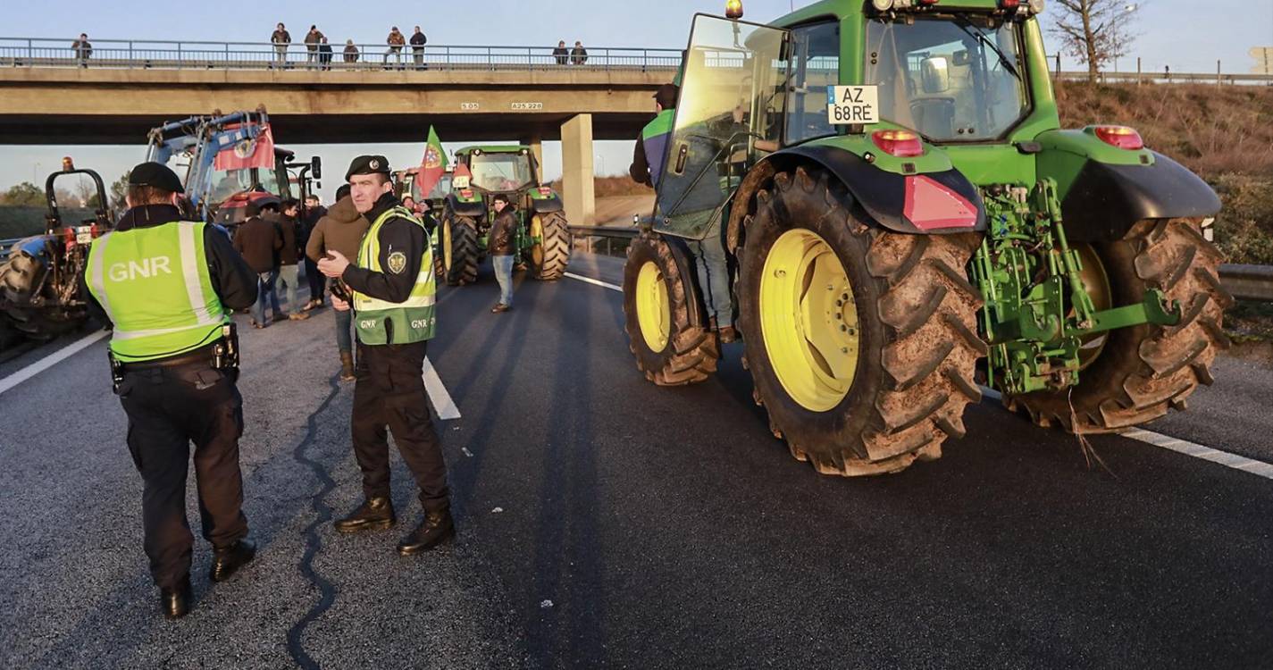 Agricultores portugueses saem à rua para protestar (com fotos)