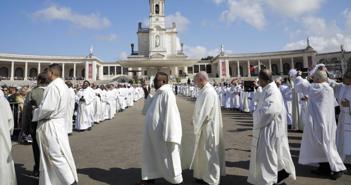 Apelo ao fim da guerra marca oração no Santuário de Fátima (com fotos)