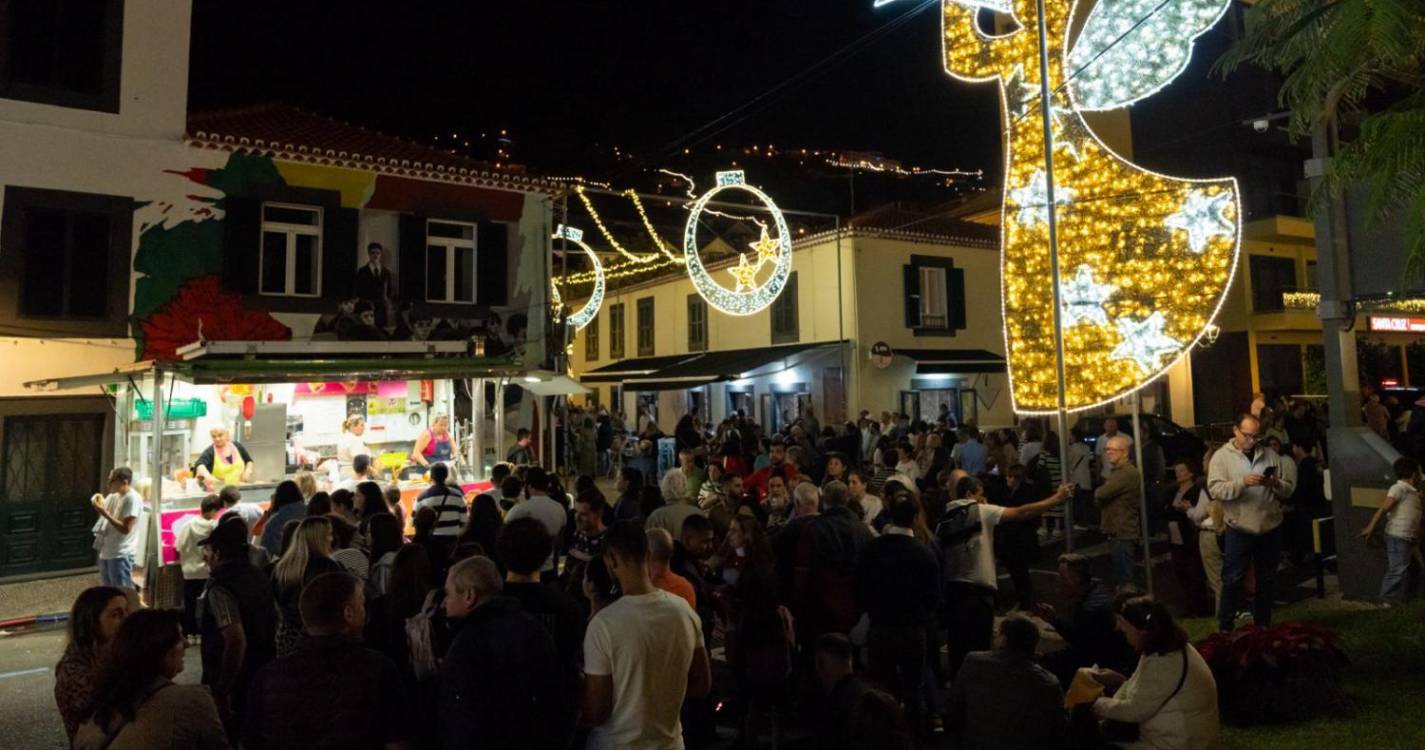 Veja a iluminação e decoração de Natal em Santa Cruz