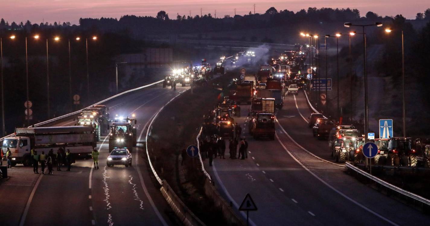 Agricultores portugueses saem à rua para protestar (com fotos)