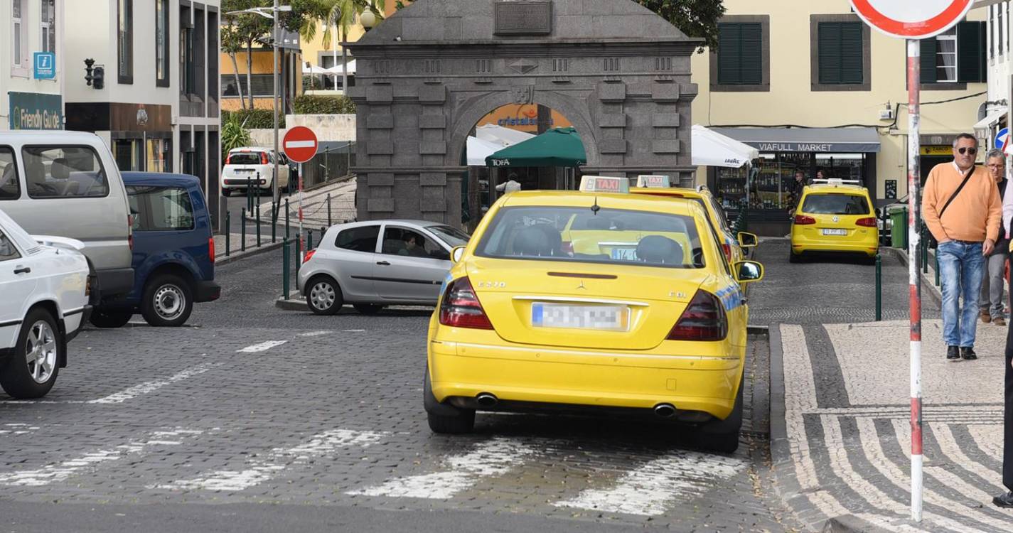 Indivíduo agredido com garrafa esta noite no Funchal