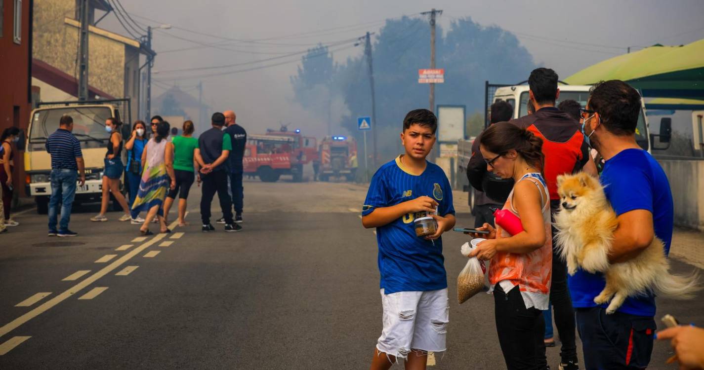 Incêndios: Fogo obriga a evacuar dois lares e duas escolas em Gondomar