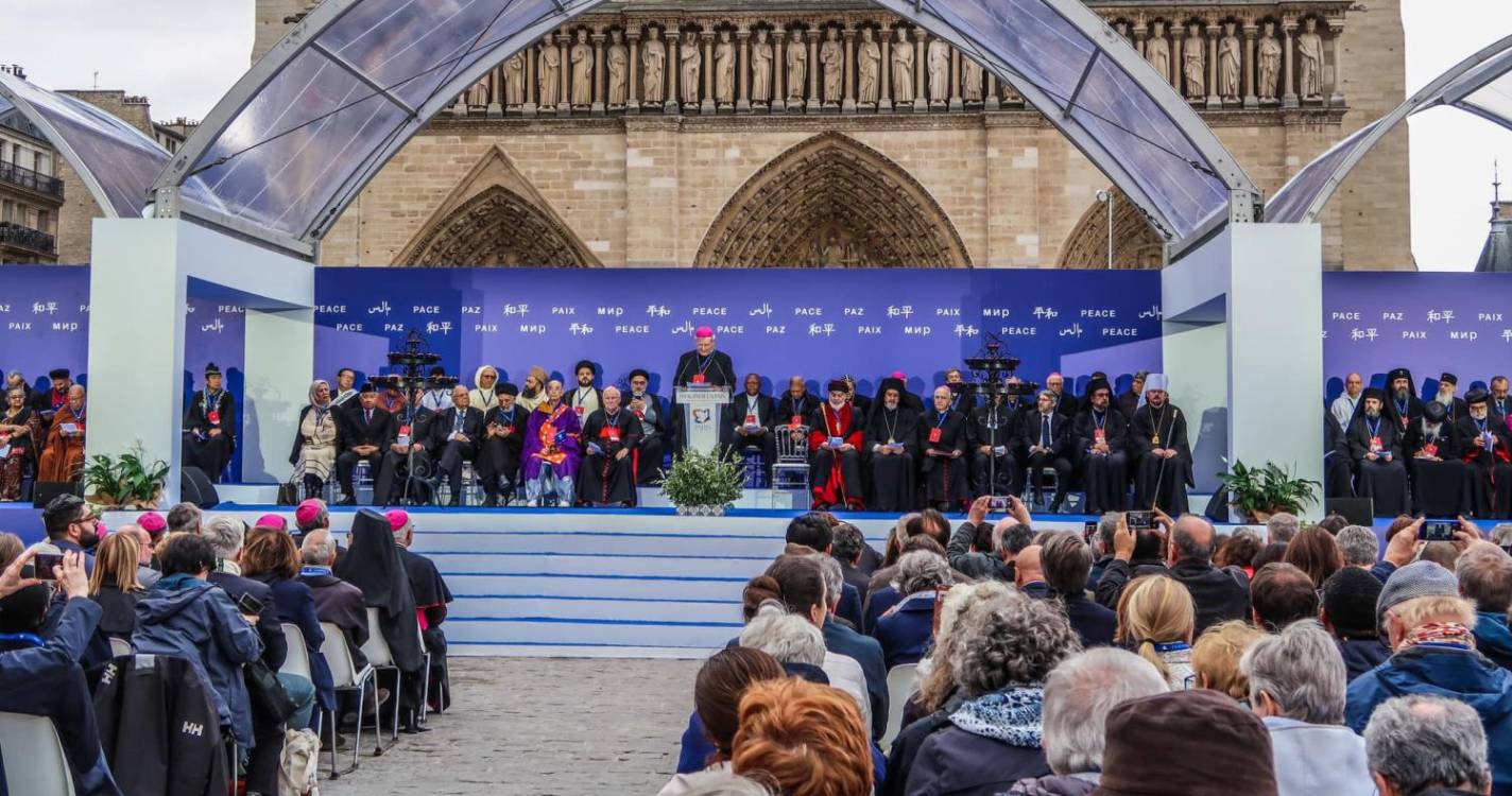 Milhares de pessoas presentes no encerramento do Encontro Internacional pela Paz (com fotos)