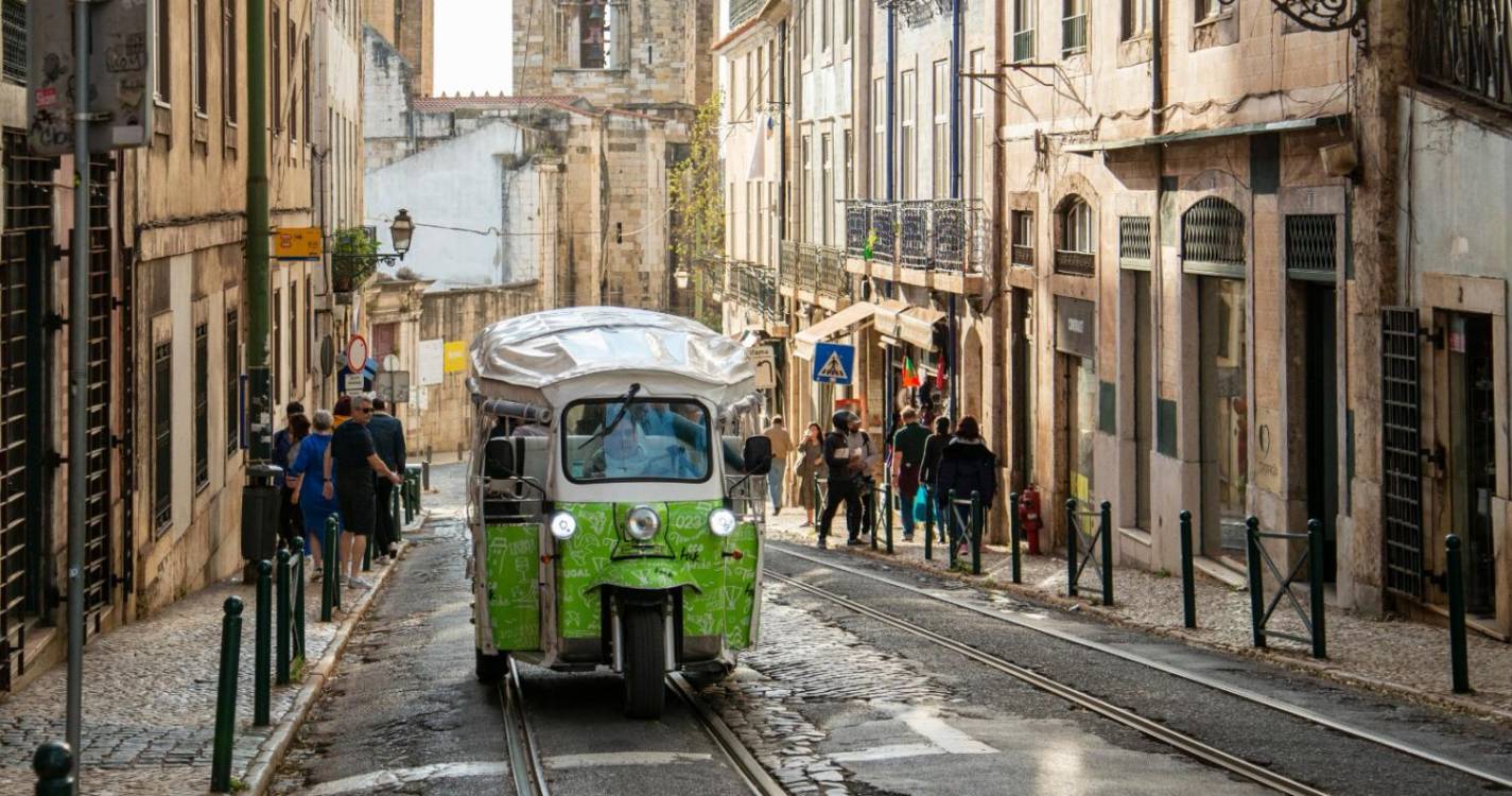 Câmara de Lisboa quer limitar e regular estacionamento de ‘tuk tuk’ na cidade