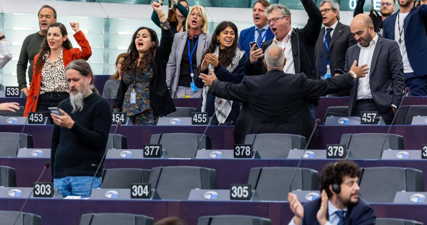 Eurodeputados à esquerda entoam ‘Bella Ciao’ após intervenção de Orbán no PE (com vídeo)