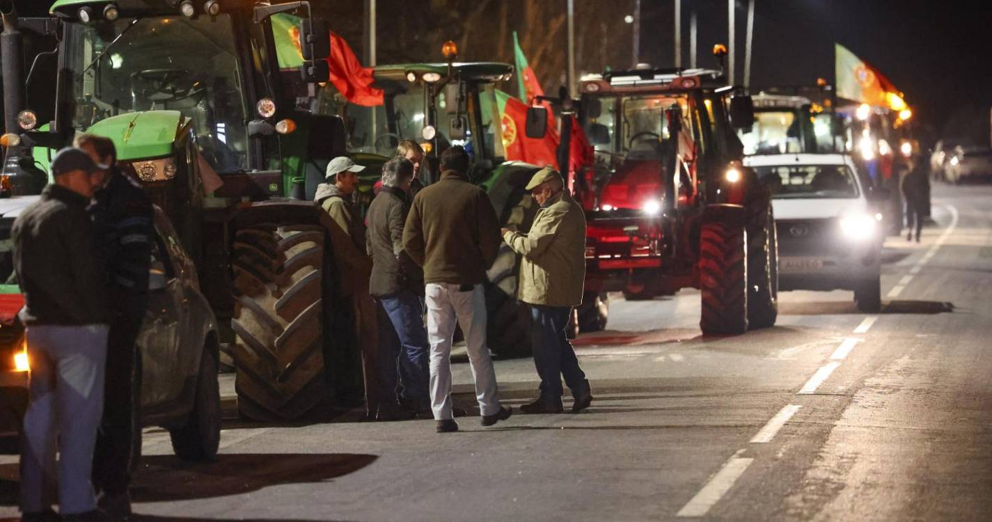 Agricultores portugueses saem à rua para protestar (com fotos)