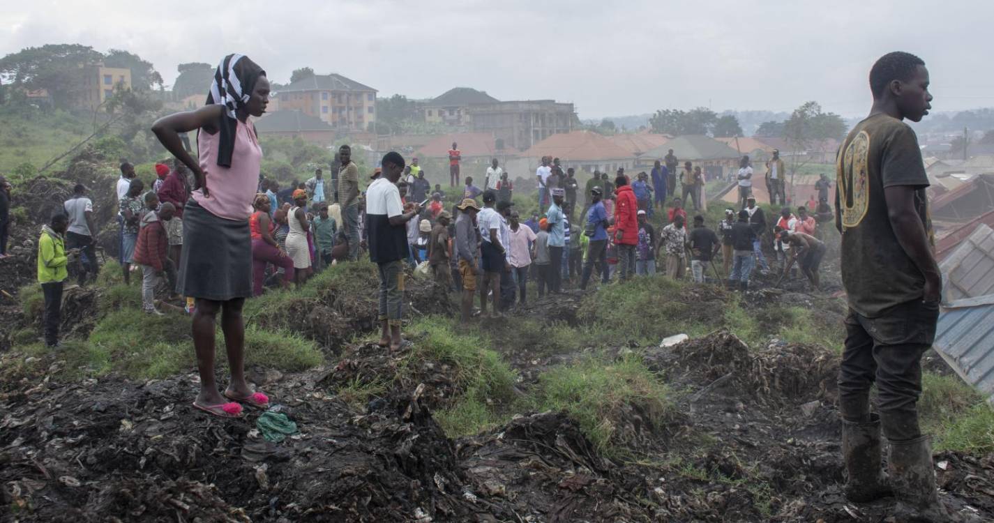 Número de mortes em aterro sanitário no Uganda sobe para 18