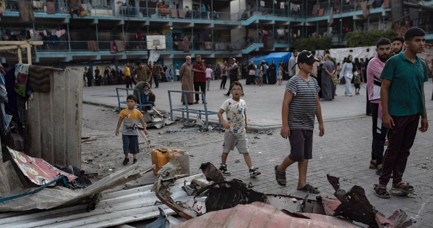 Israel avança na cidade de Gaza levando à fuga de milhares de pessoas