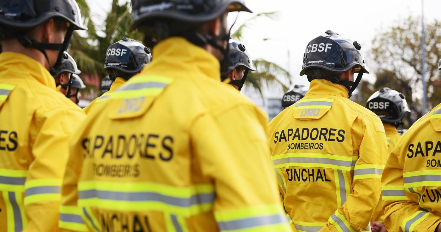 Viatura em chamas mobiliza 11 bombeiros para o Bairro da Nazaré