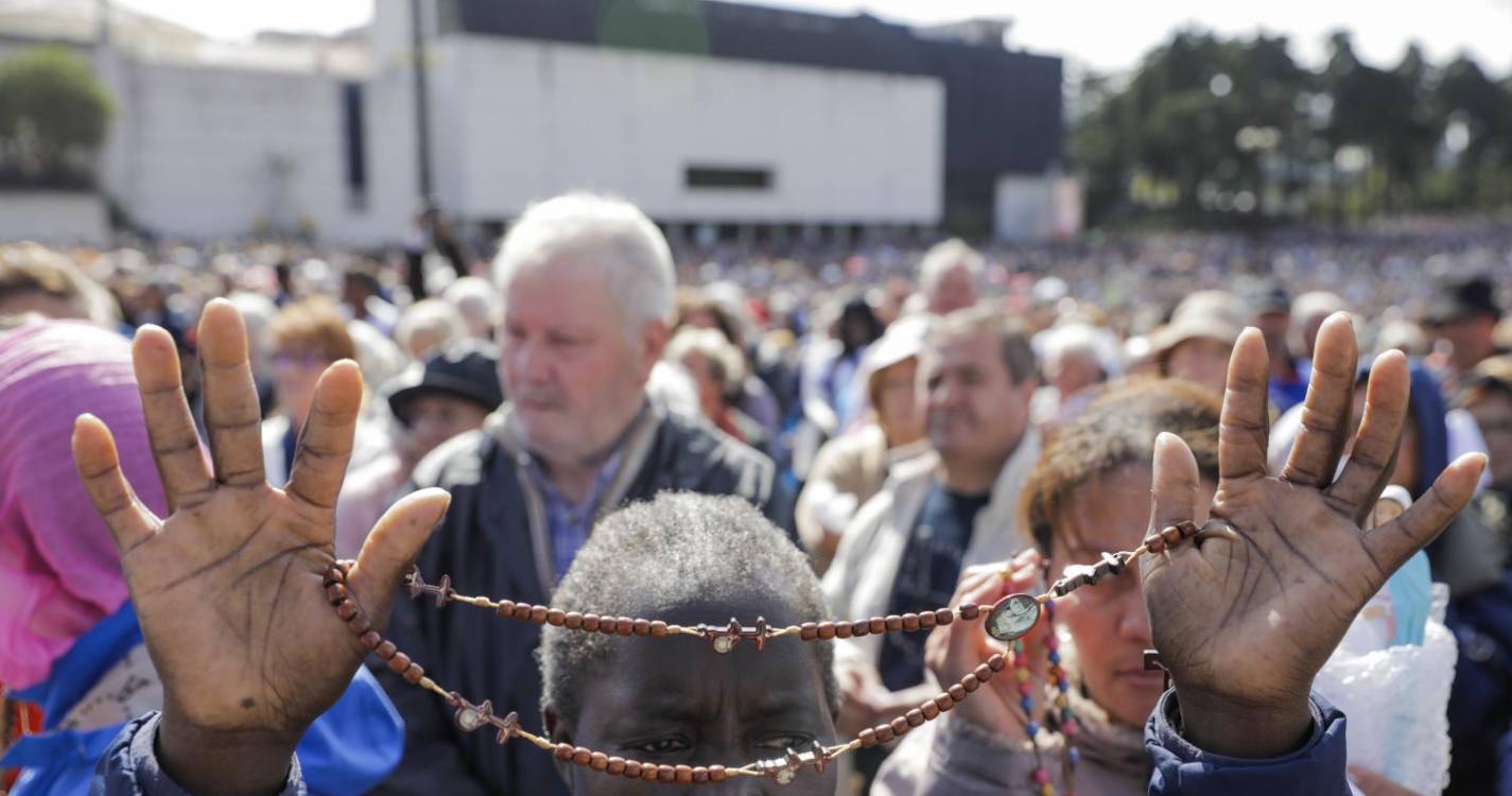 Apelo ao fim da guerra marca oração no Santuário de Fátima (com fotos)