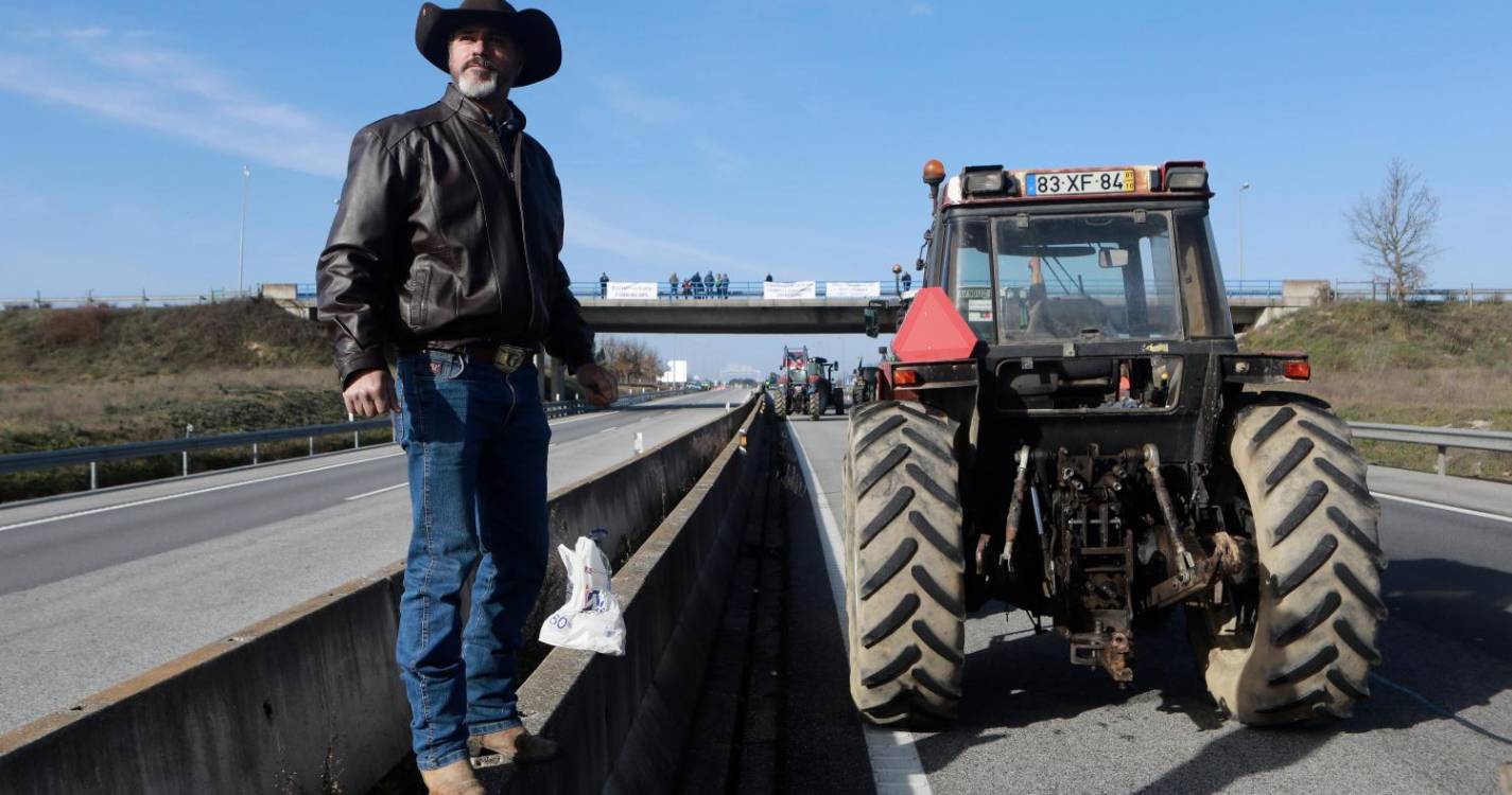 Agricultores portugueses saem à rua para protestar (com fotos)