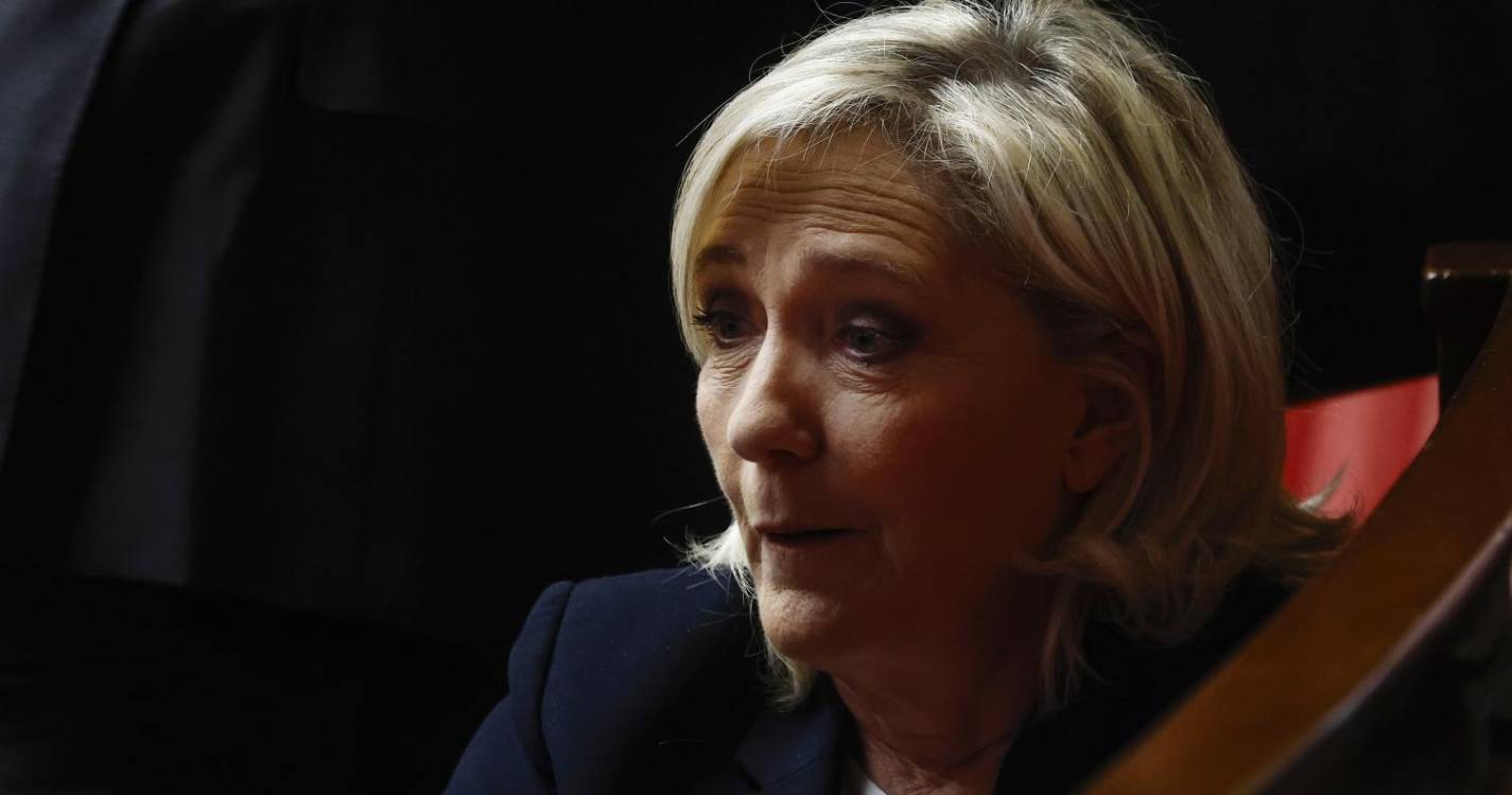 Tribunal de Paris pede cinco anos de prisão e inelegibilidade para Marine Le Pen