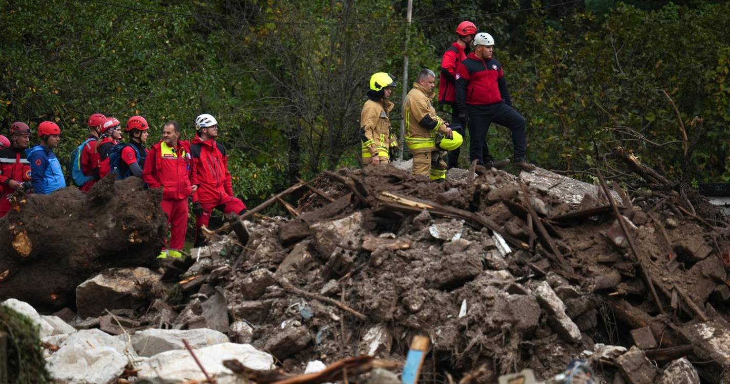 Número de mortos nas inundações da Bósnia sobe para 21