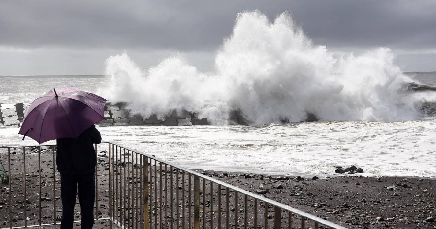 Vento forte e agitação marítima motivam alerta da Capitania do Porto do Funchal