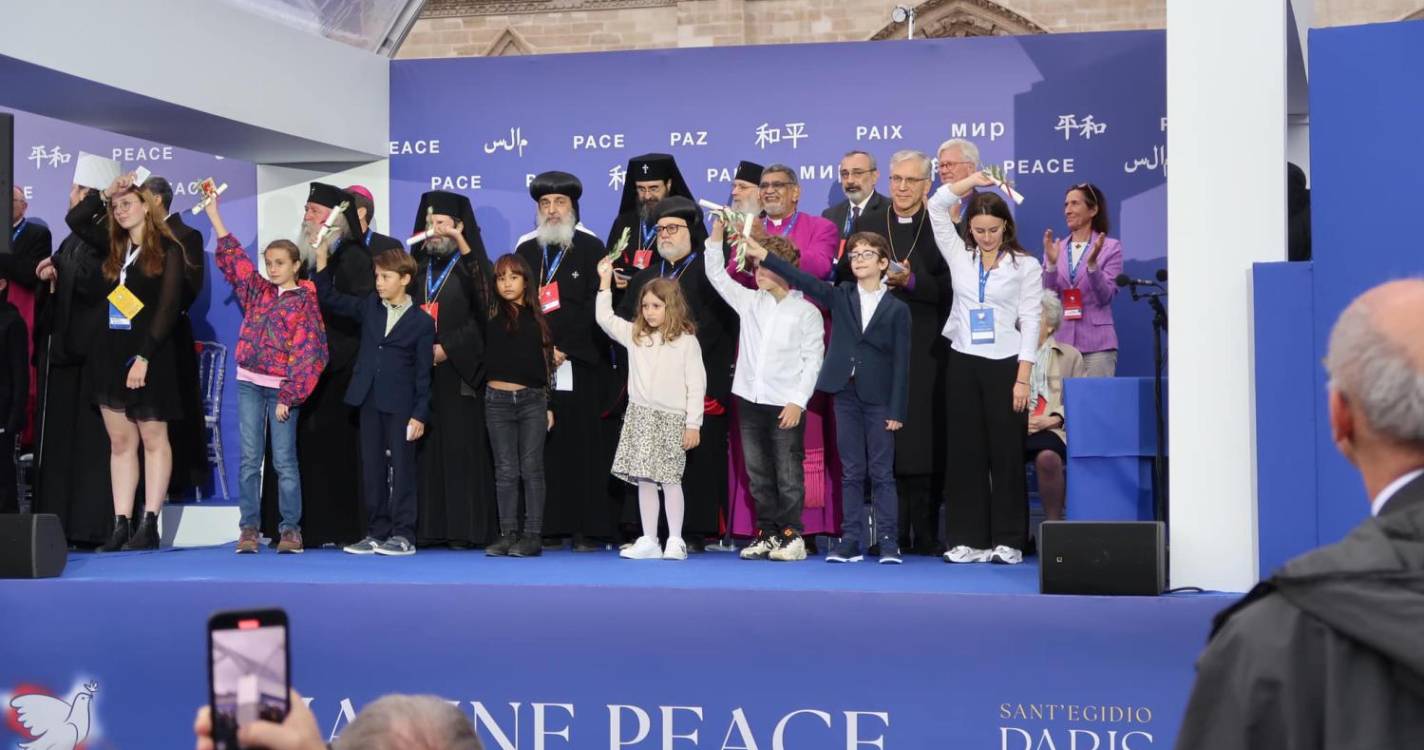 Milhares de pessoas presentes no encerramento do Encontro Internacional pela Paz (com fotos)