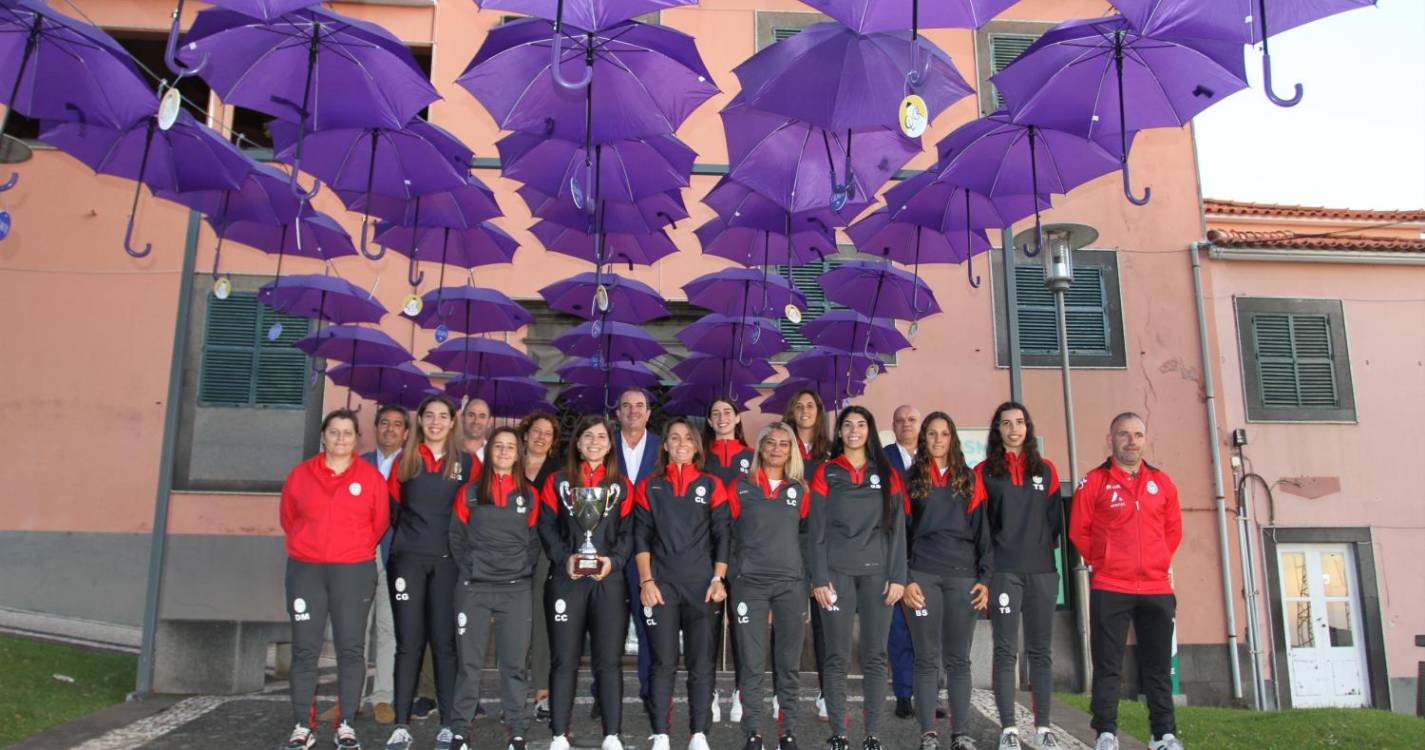 Autarquia homenageia equipa feminina do Estrela da Calheta