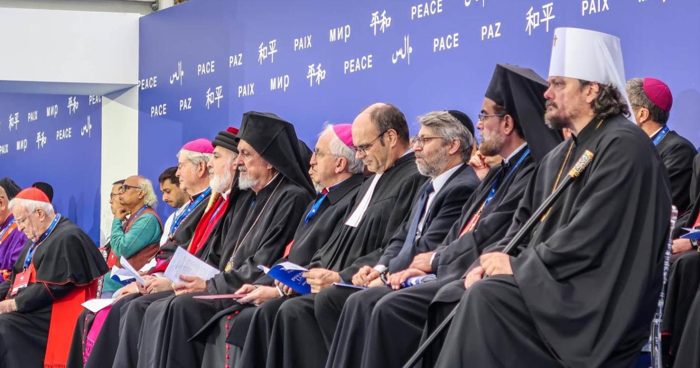 Milhares de pessoas presentes no encerramento do Encontro Internacional pela Paz (com fotos)