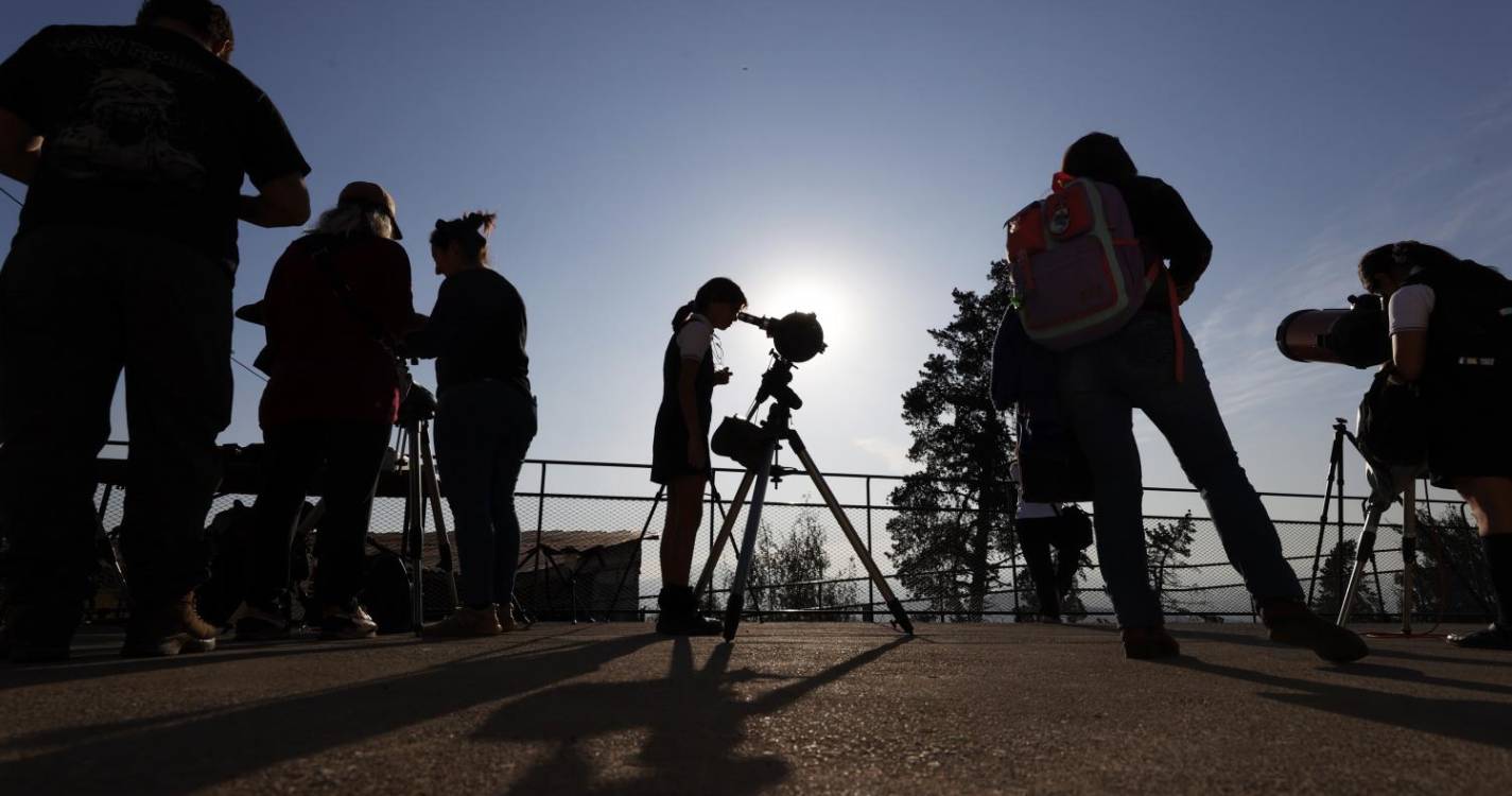 Eclipse com “anel de fogo” encanta extremo sul da América