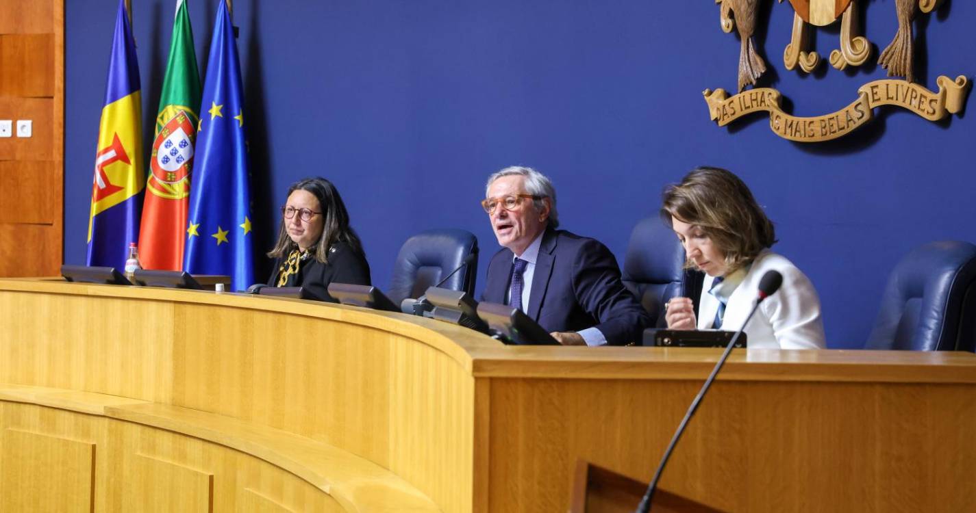 Proposta de feriado da Autonomia a 2 de abril honrando a Constituição de 76