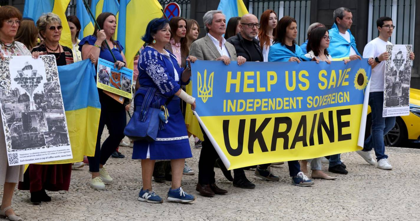 Apoio à Ucrânia reúne mais de uma centena de pessoas no Funchal