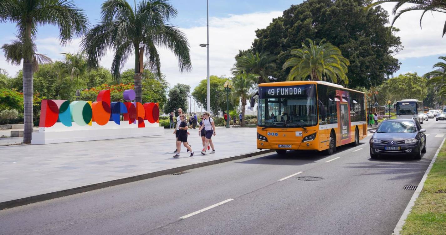 Logo da Madeira retirado da Praça do Povo para manutenção