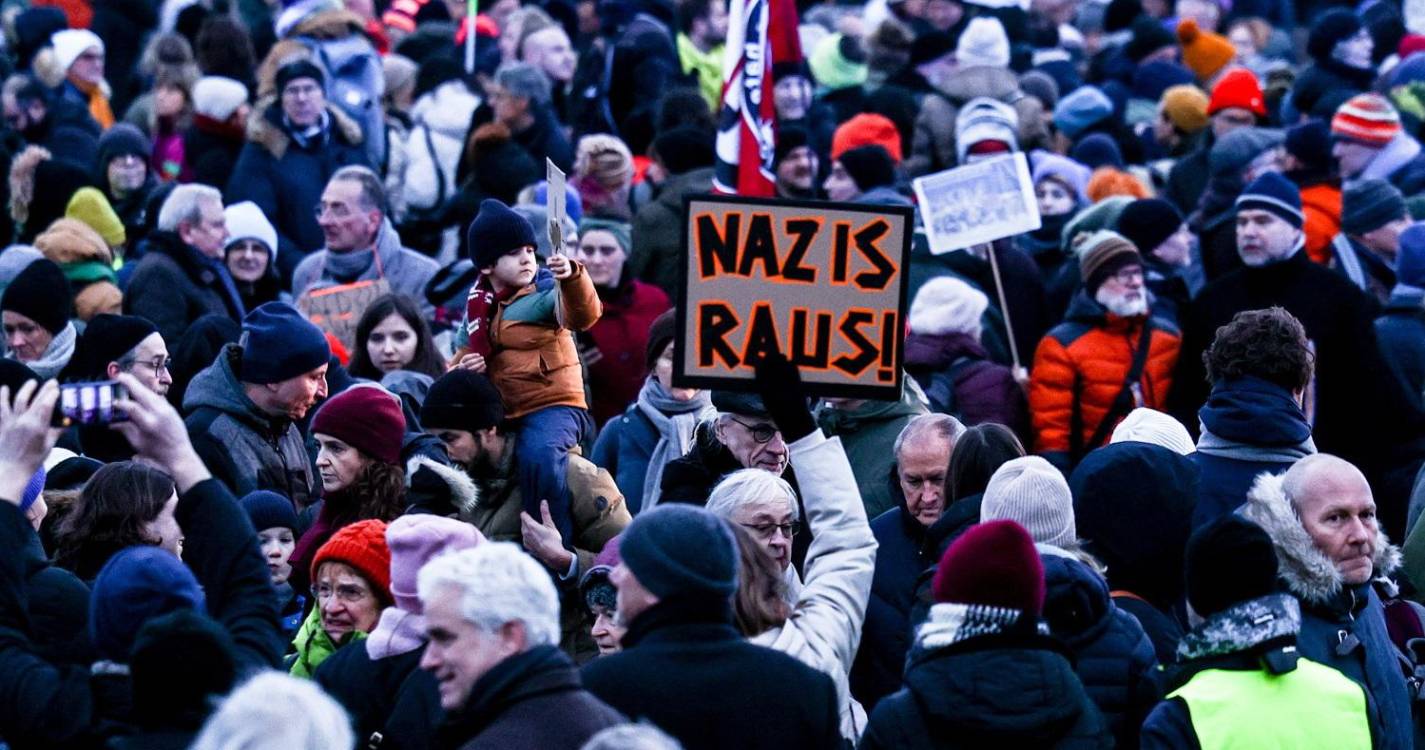 Milhares de pessoas marcham contra a extrema direita na Alemanha