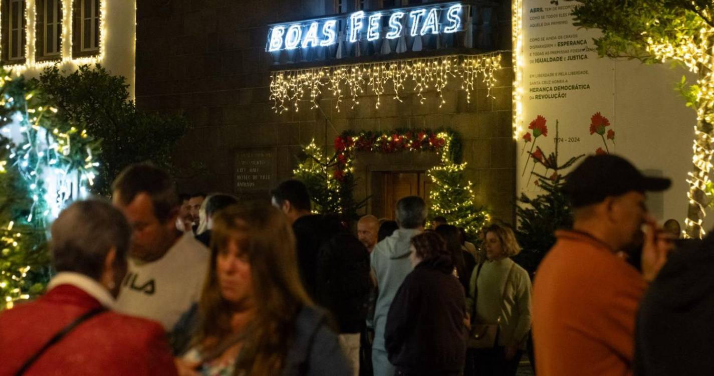 Veja a iluminação e decoração de Natal em Santa Cruz