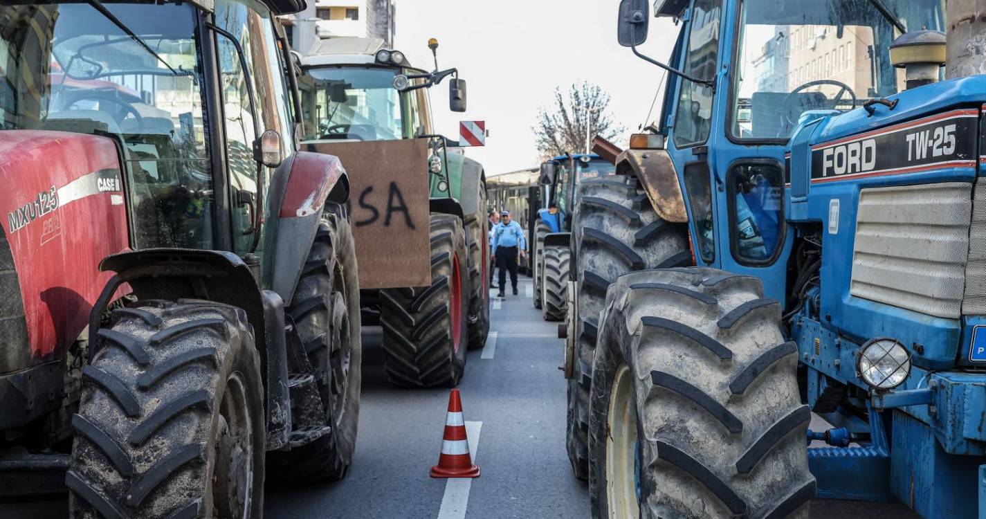 Agricultores: Protestos cortam trânsito em 15 vias