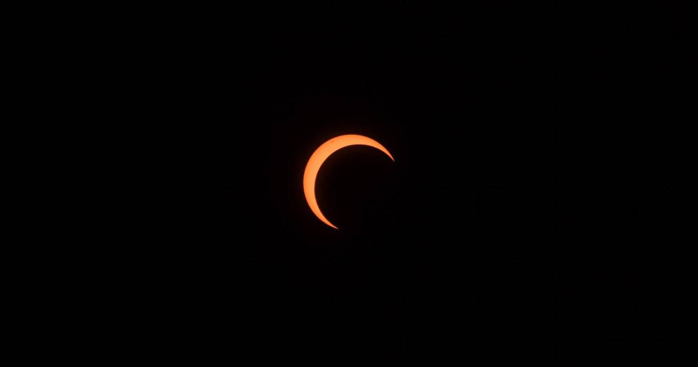 Eclipse com “anel de fogo” encanta extremo sul da América