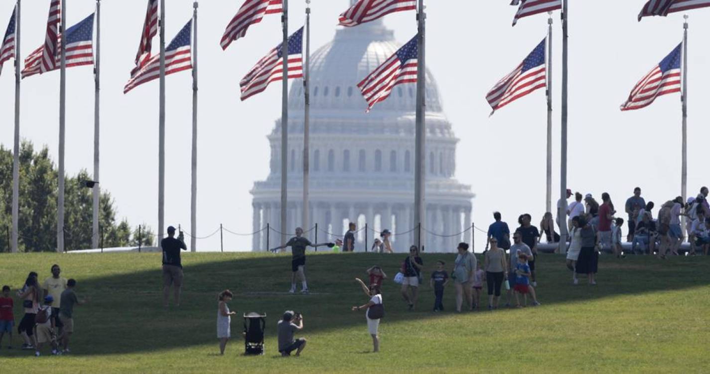 Democratas insistem no acordo rejeitado por Trump para evitar paralisação do governo