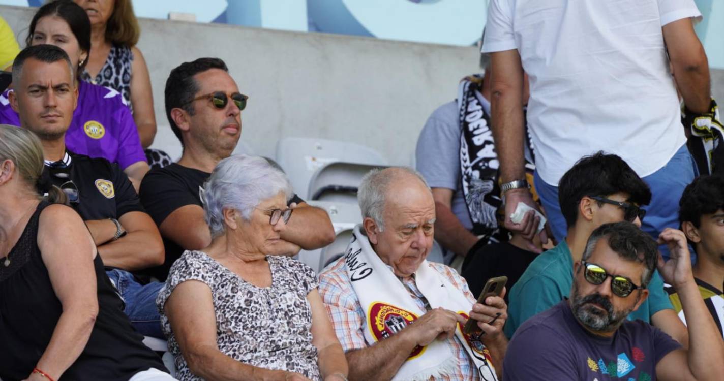 I Liga: Boa moldura humana para assistir ao Nacional x Farense (com fotos)